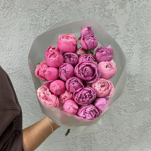 Букет из 7 кустовых роз микс в оформлении 💐