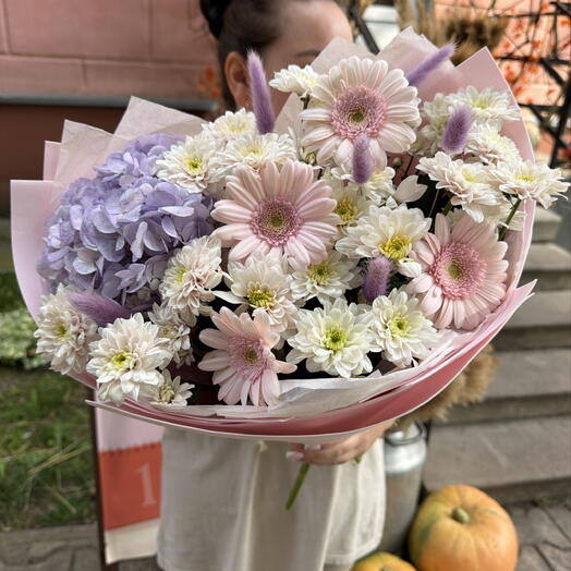 Букет  с лавандовой гортензией