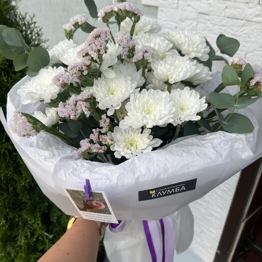 Букет из хризантем и статицы