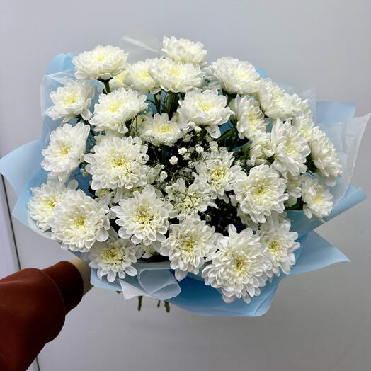 Букет из белых хризантем