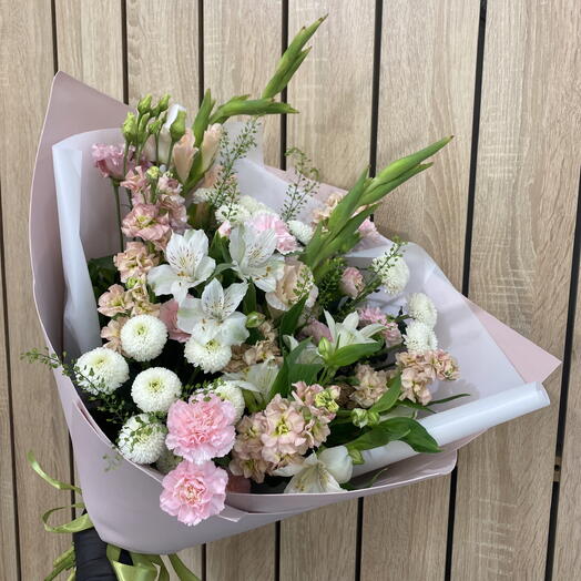 Букет с Гладиолусами, Матиолой и Лизиантусом🌸