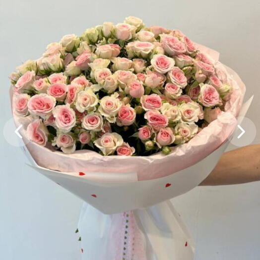 Букет из 15 нежных розовых кустовых роз