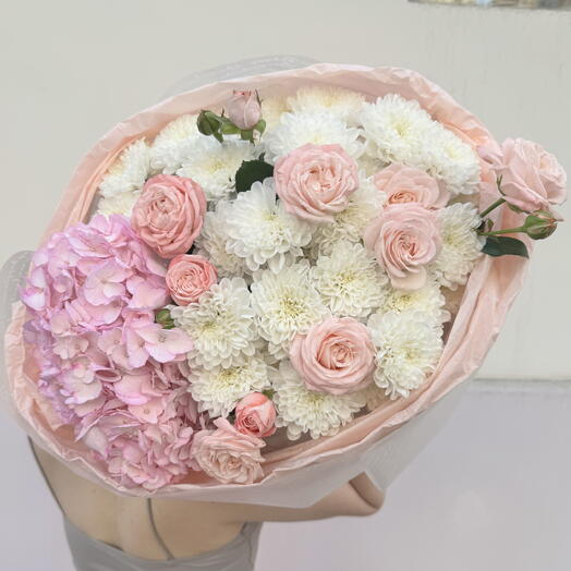 Сборный букет в оформлении 🌸 Розы, гортензия и хризантемы