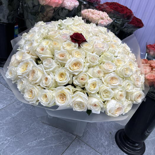 Букет из 101 белых роз