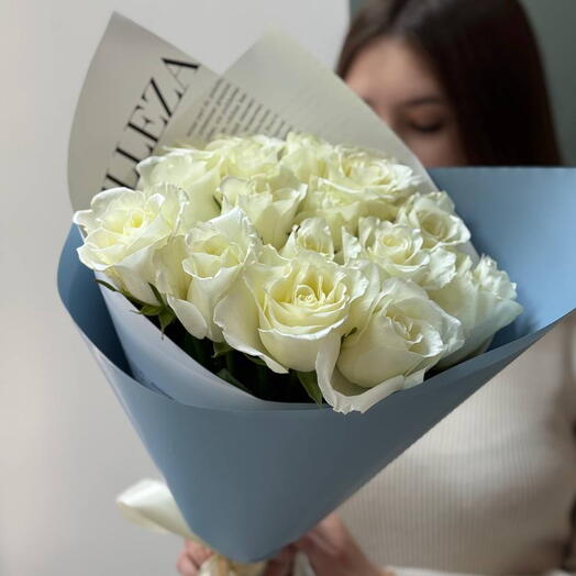Моно букет из 15 белых роз Кения