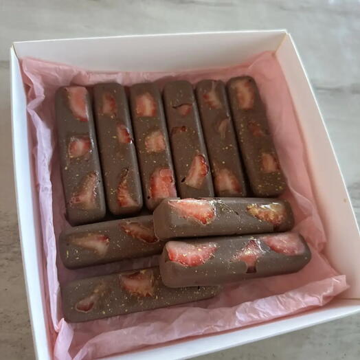 Стики клубника в шоколаде