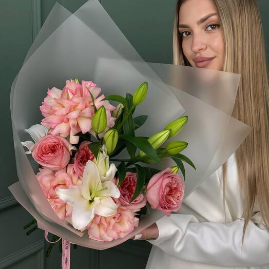 Букет с лилиями и розами 590