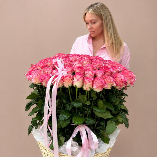 71 Роза Нежная в корзине