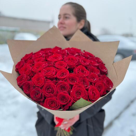 Elegante ramo de 51 rosas rojas