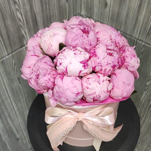 19 pink peonies in a hatbox