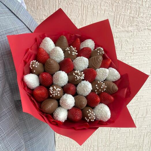 Bouquet of strawberries in chocolate "Classic Red L"
