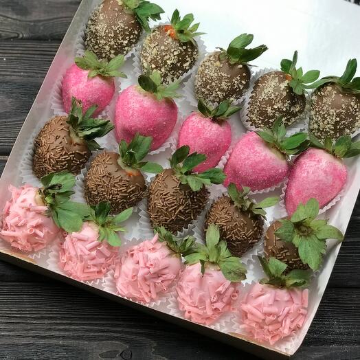 Set of chocolate-covered strawberries "Gradient"