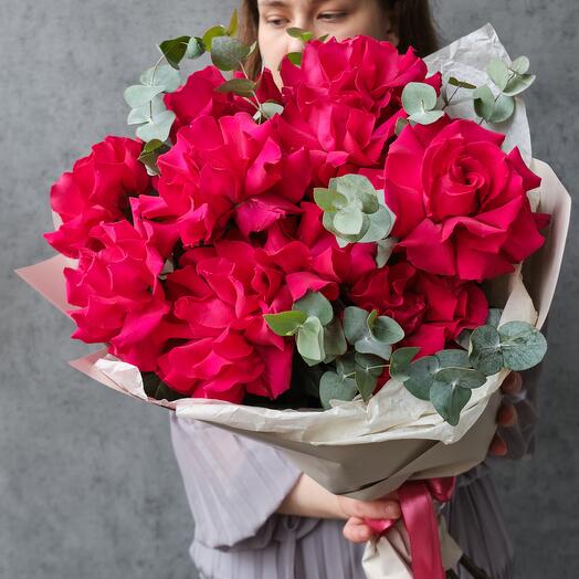 11 rosas de peonía francesa Gotcha de color rosa brillante con eucalipto