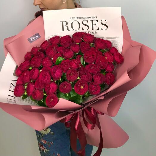 A chic bouquet of Maroon