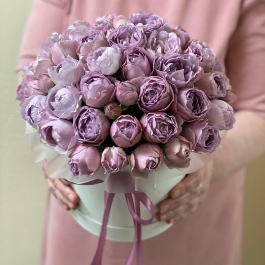 Spray peony roses in a hat box