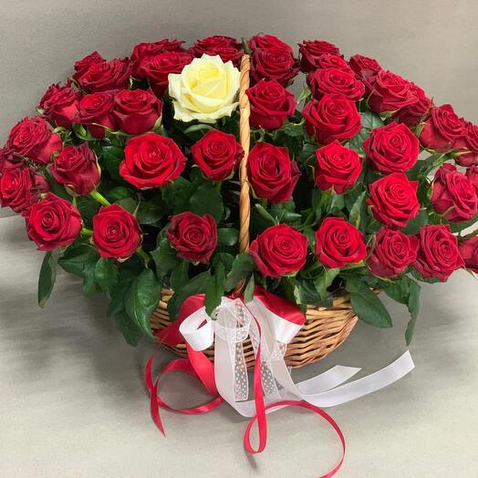 Корзина с цветами «51 Роза»