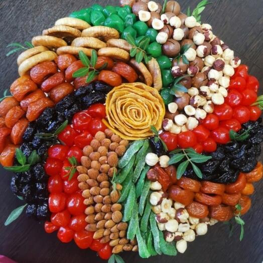 Caja de regalo con nueces y frutas secas