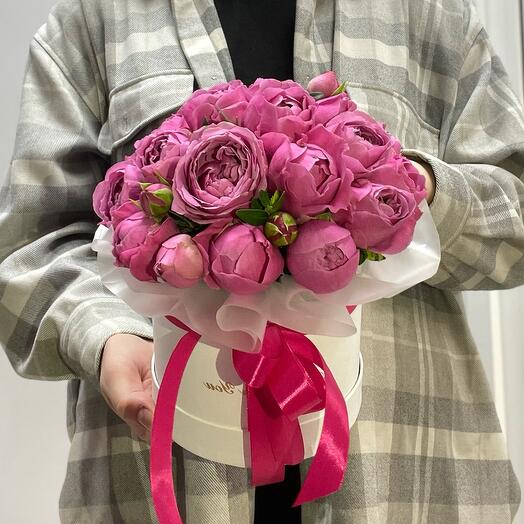 Rosas en forma de peonía en una Caja