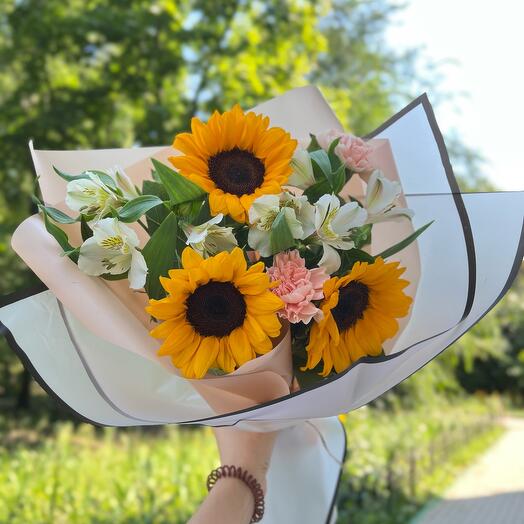 Author's bouquet "Summer Day" with sunflowers