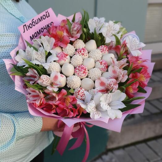 Букет из клубники и цветов. Нежное признание