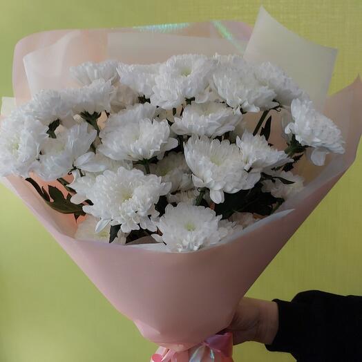Bouquet of snow-white chrysanthemums
