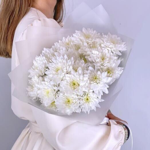 Lush white chrysanthemums
