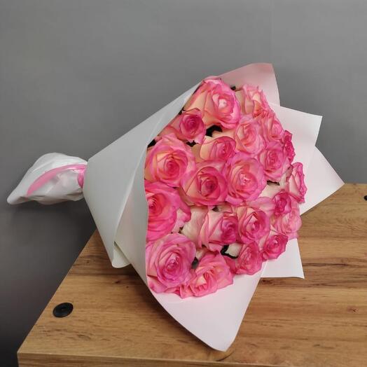 21 розовая роза Джумилия