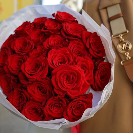 25 red roses