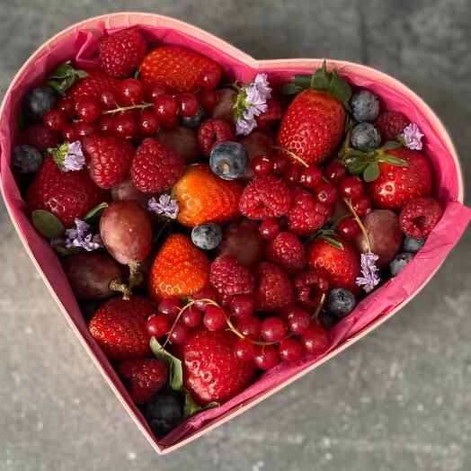 Сердце с ягодами Love