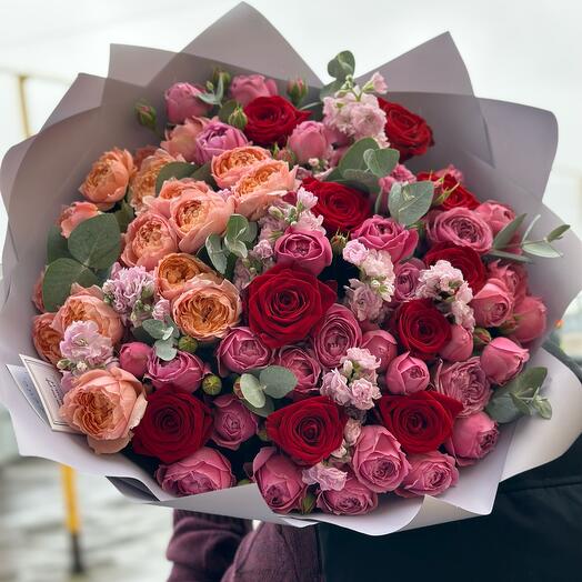 Розы, маттиола, пионовидные розы