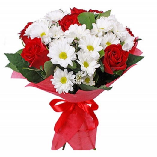 White crystmum and red rose bouquet