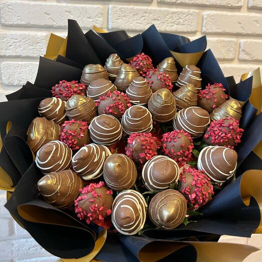 Strawberries in milk chocolate