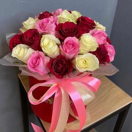 33 розы в коробке