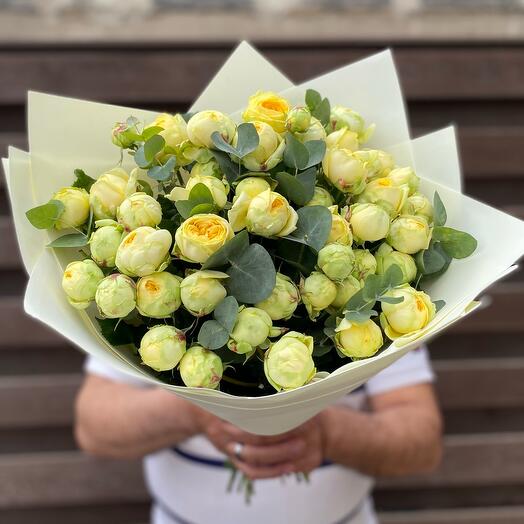 21 bush roses with eucalyptus
