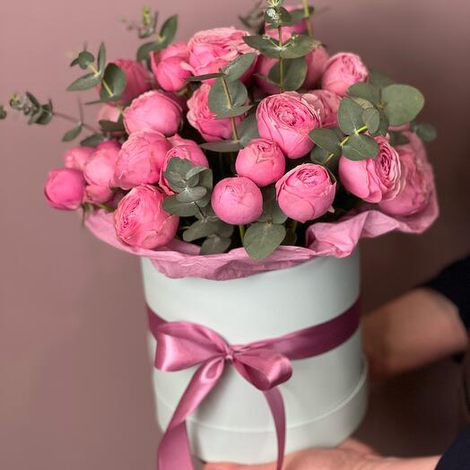 Пионовидные розы в коробке