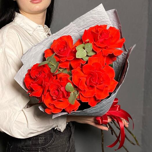 Букет из алых французских роз с эвкалиптом❣️