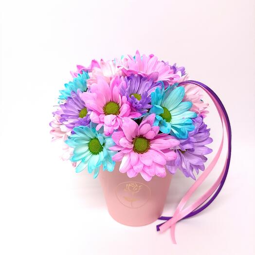 A glass with a chrysanthemum "Rainbow"