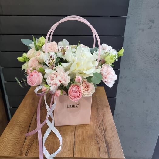 Нежная композиция в сумочке