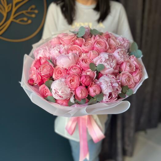 Vip roses and peonies bouquet