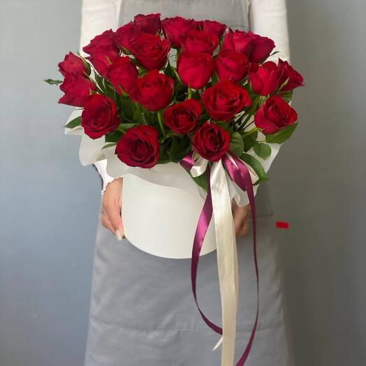 Коробка из 25 красных импортных роз