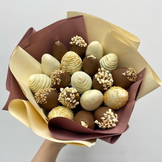 Новогодний букет из клубники в шоколаде S 19 шт в подарок