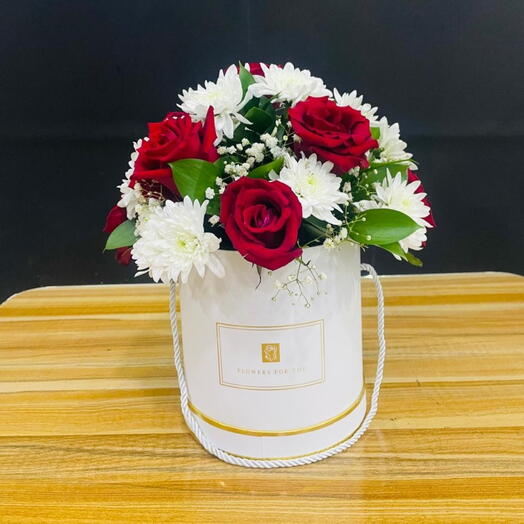 RED AND WHITE Flower box