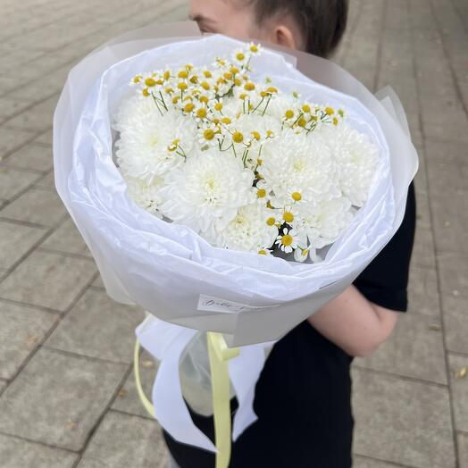 Летний дуобукет из хризантемы и ромашки Камилла