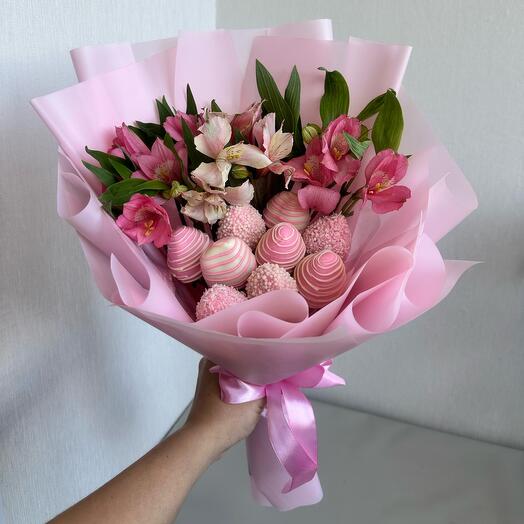 Букет с цветами и клубникой в шоколаде 🌸