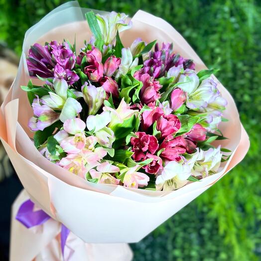Bouquet of flowers. Alstroemeria 11 pieces