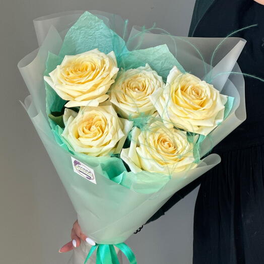 5 peony-shaped roses