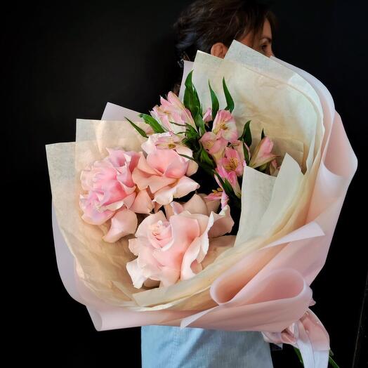 Букет "Кружево S" (французская роза и альстромерия)