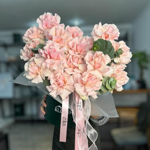 Цветы в коробке pink