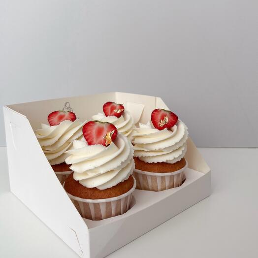 Капкейки с ягодами 4шт