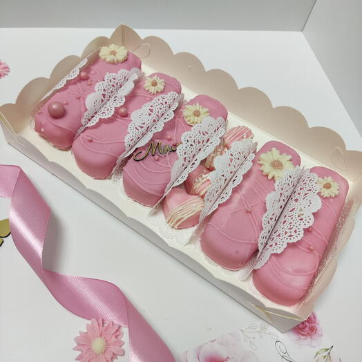 Птичье молоко клубничное в шоколаде